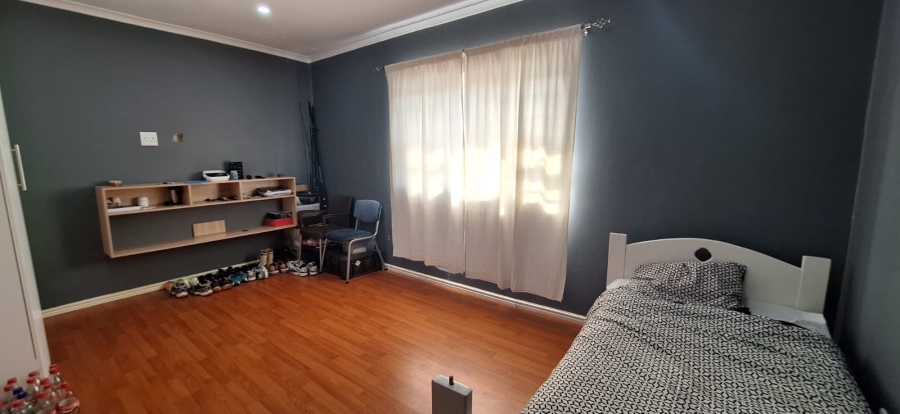 4 Bedroom Property for Sale in Grassy Park Western Cape